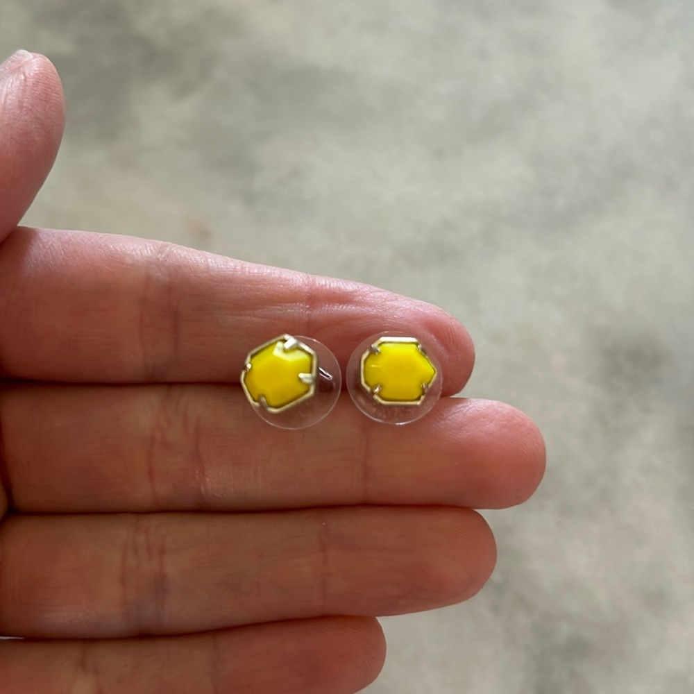 Kendra Scott yellow stud earrings.